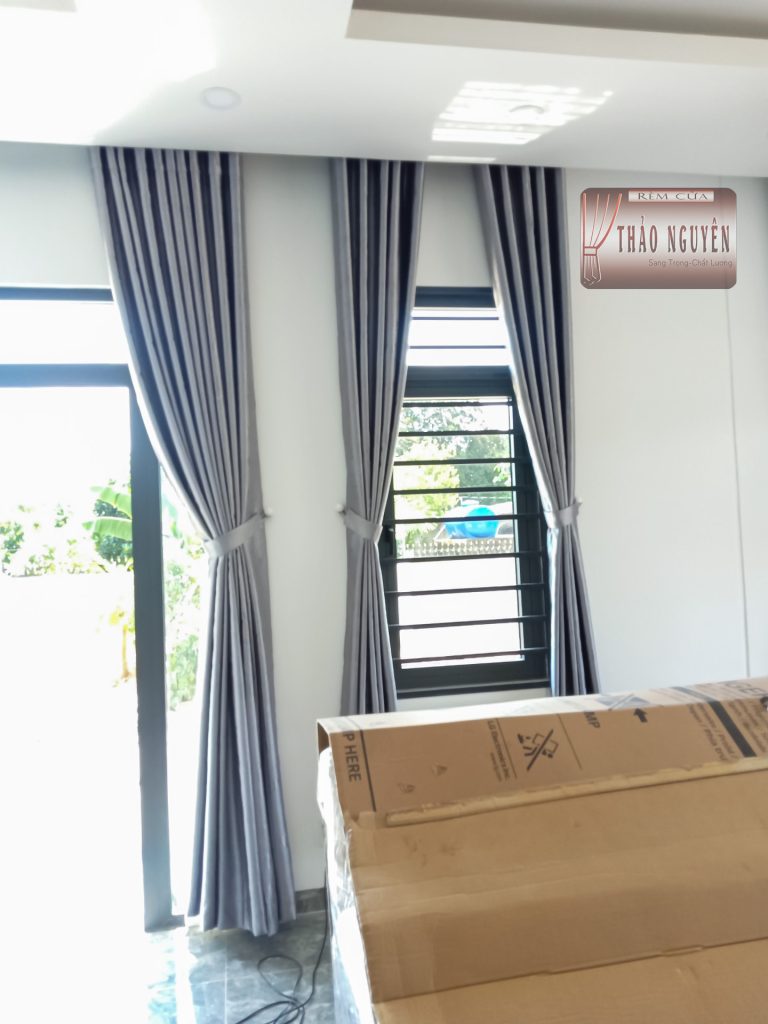 Rèm vải gấm một màu hoa văn nổi _ rèm nhà phố ở Bầu Cạn Long Thành Đồng Nai. - Ảnh 2