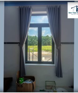 Alternative view of Rèm vải màu xám hoa văn nổi cho nhà phố 240808