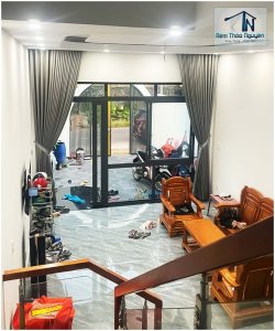 Alternative view of Rèm vải màu xám hoa văn nổi cho nhà phố 240822