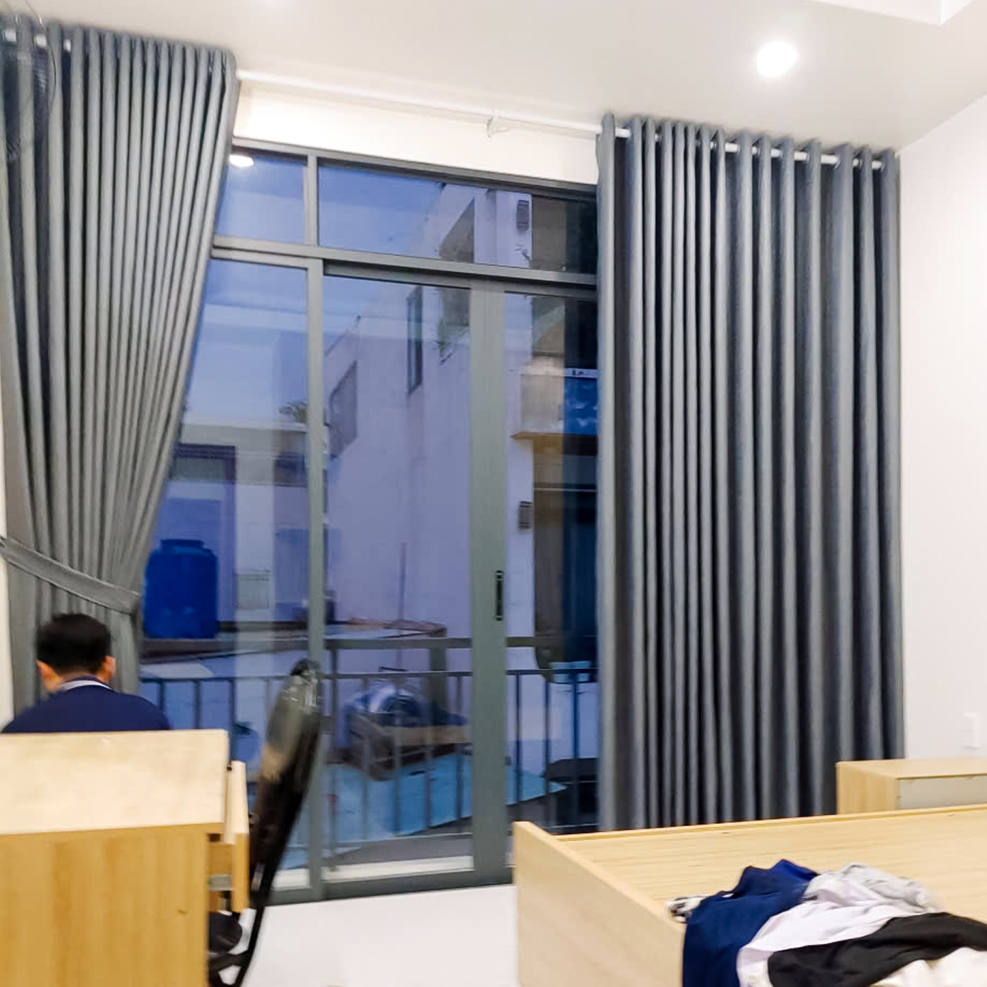 Rèm Cửa Màu Xám 1 Lớp Chống Nắng Hoàn Hảo tại Xã Long Thành – Công Trình Nhà Phố Hiện Đại | Rèm Cửa Thảo Nguyên Long Thành - Ảnh 4